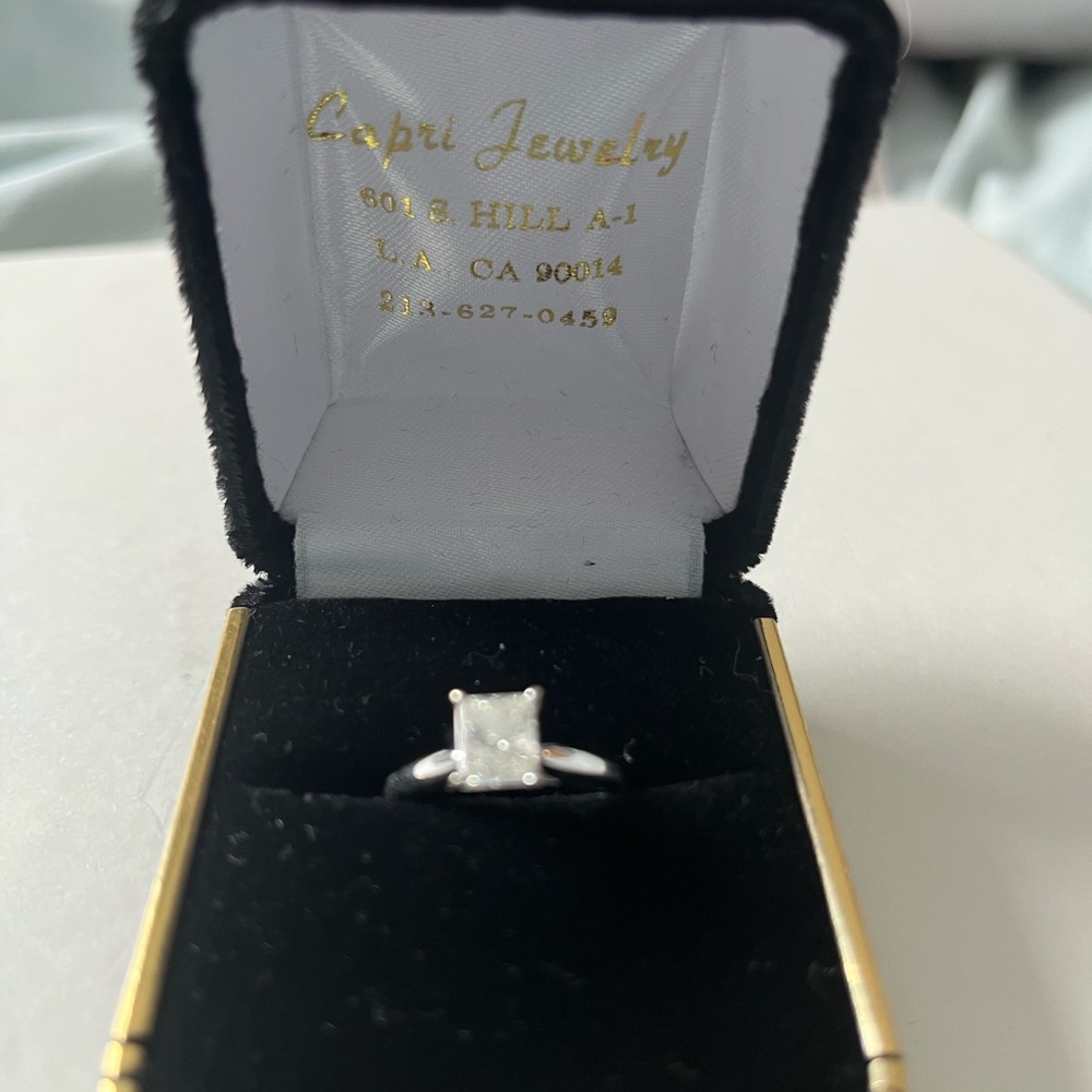 Genuine Diamond Engagement Ring 0.96 carat. - Picture 2 of 16